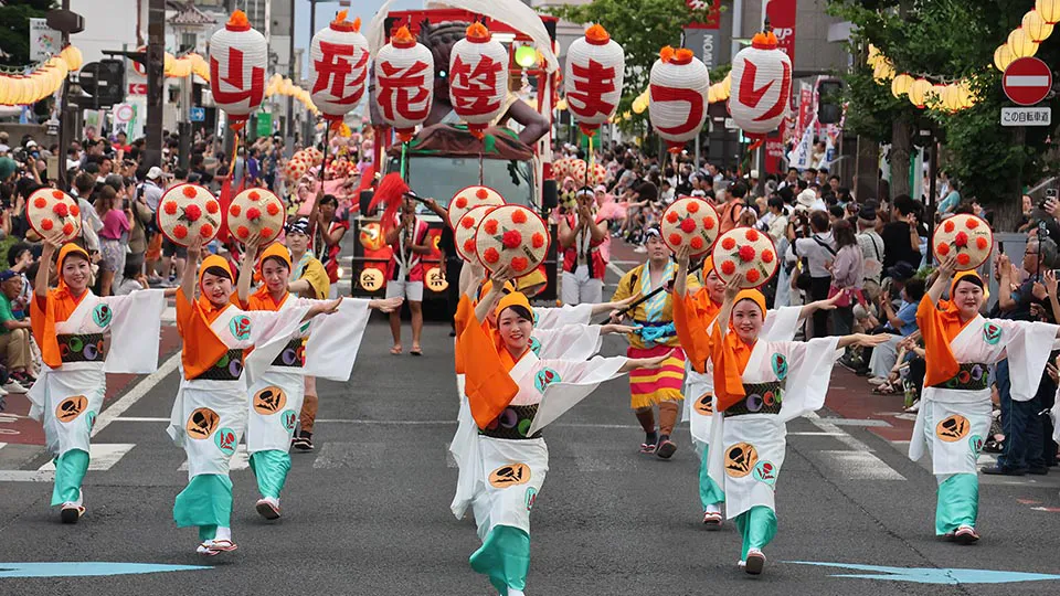 花笠パレード（花笠舞踊団）